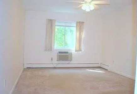 385-435 Oaklawn Ave #40 — Photo 7