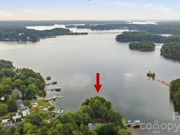 9265 Belle Pines Ct, Sherrills Ford, NC 28673