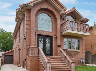 4308 Murray St, Flushing, NY 11355