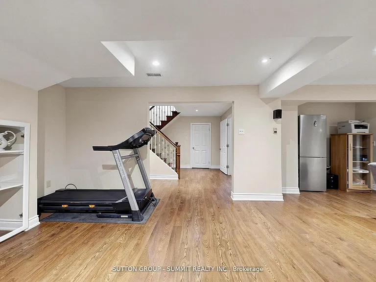 3485 Cawthra Rd — Photo 38