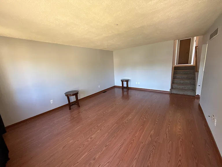 28610 Leona St — Photo 2
