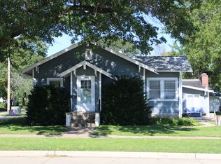 1123 W 20th St, Cedar Falls, IA 50613