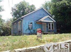 2nd image of 718 E 3rd St