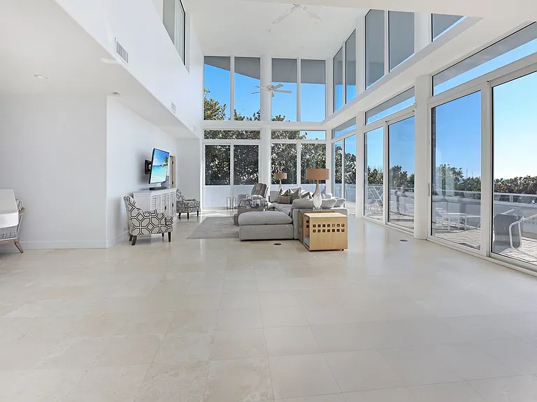 5801 Gulf Of Mexico Dr — Photo 16
