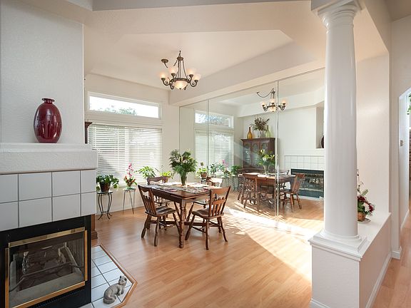 4th image of 1072 S Bluff Dr