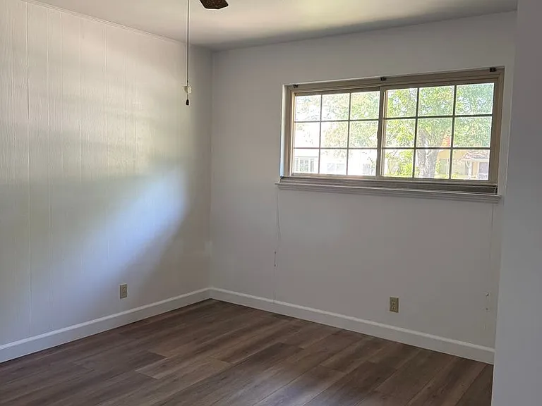 1214 Cornell Dr — Photo 7