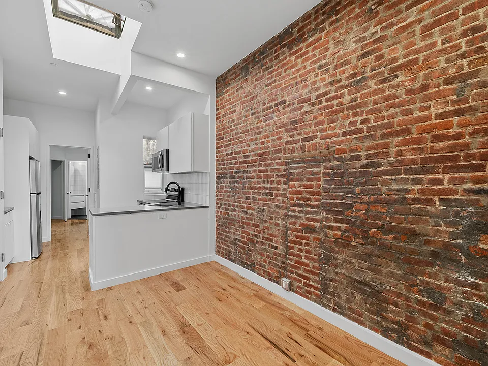 284 Suydam St #2R