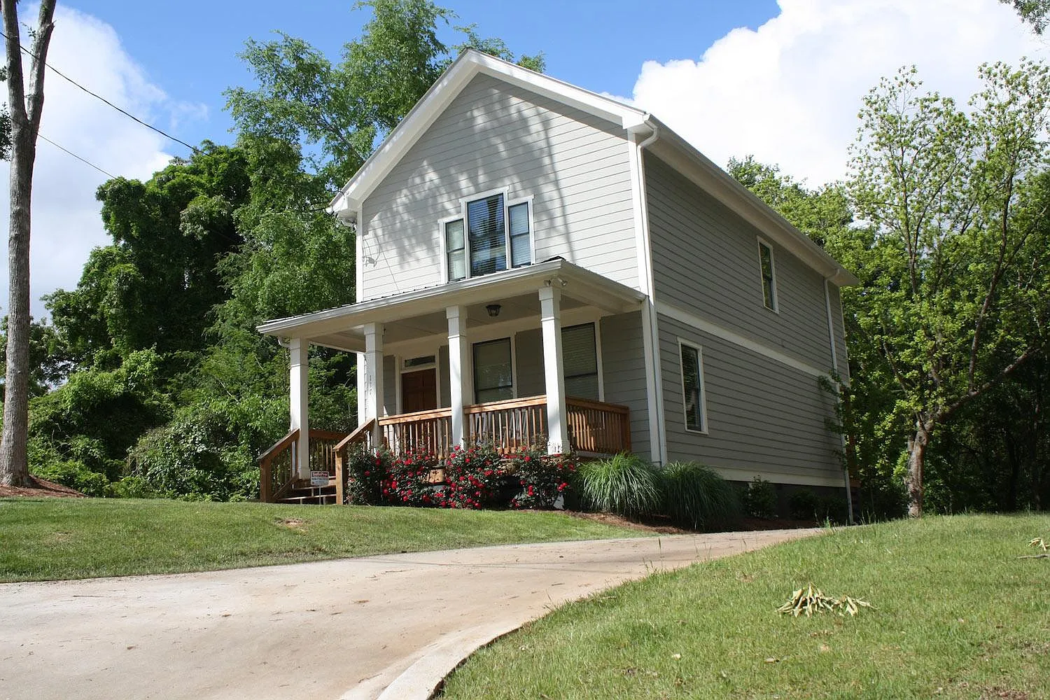 4 bed, 4.5 bath, 2200 sqft, $3,966 — Photo 1