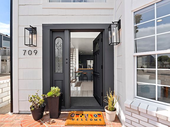 4th image of 709 W Balboa Blvd