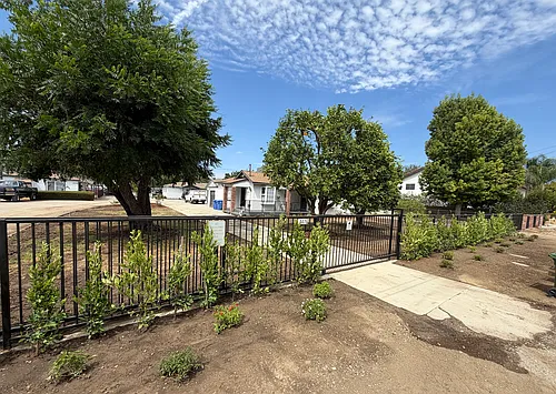 4475 Barnard St Photo 1