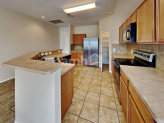 4th image of 224 Sandy Ln