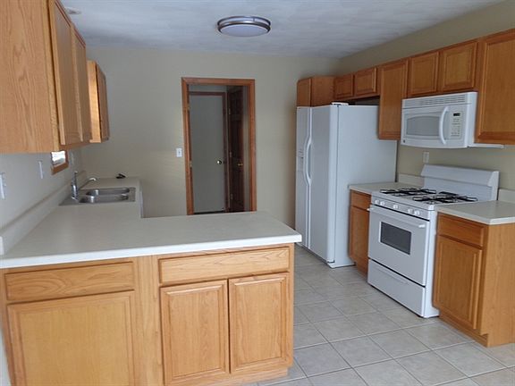 4th image of 3063 Derbyshire Dr