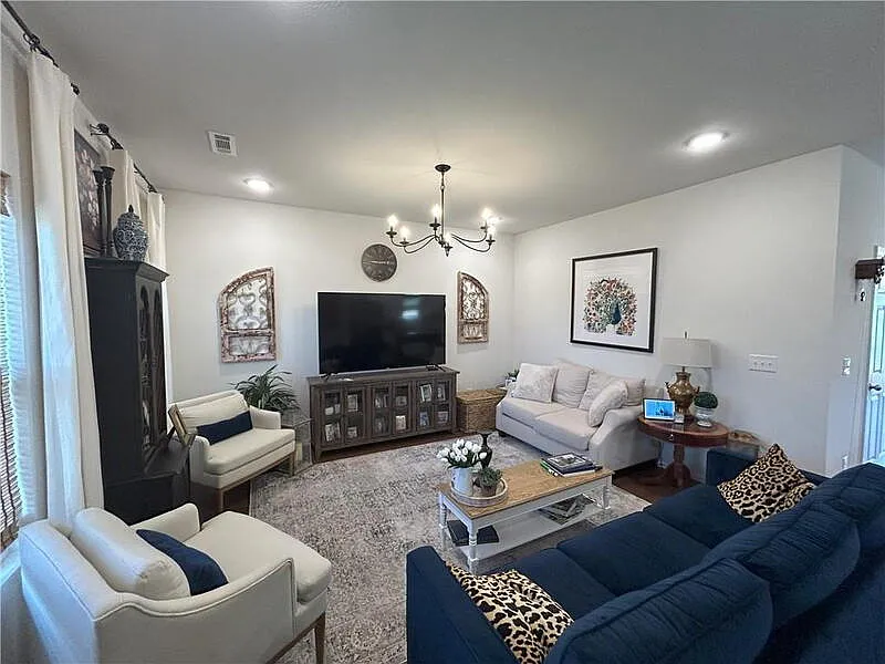 4 bed, 2.5 bath, 1505 sqft, $1,850 — Photo 2