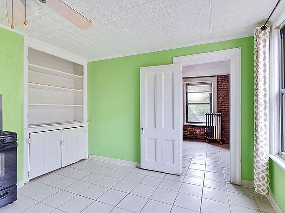 5th image of 314 De Graw St Unit Townhouse 1