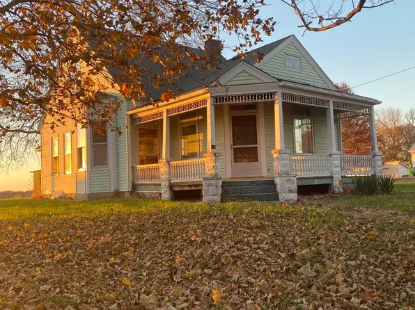 210 N Warsaw St, Ursa, IL 62376