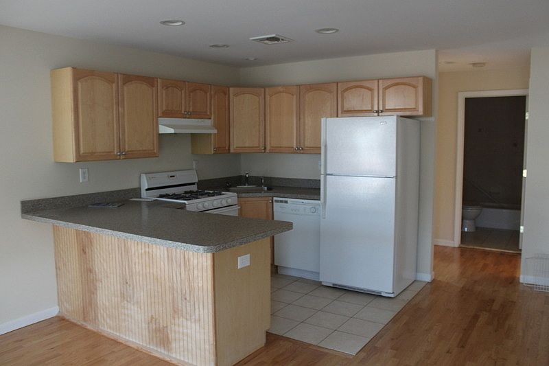 1st image of 299 Franklin Ave #1