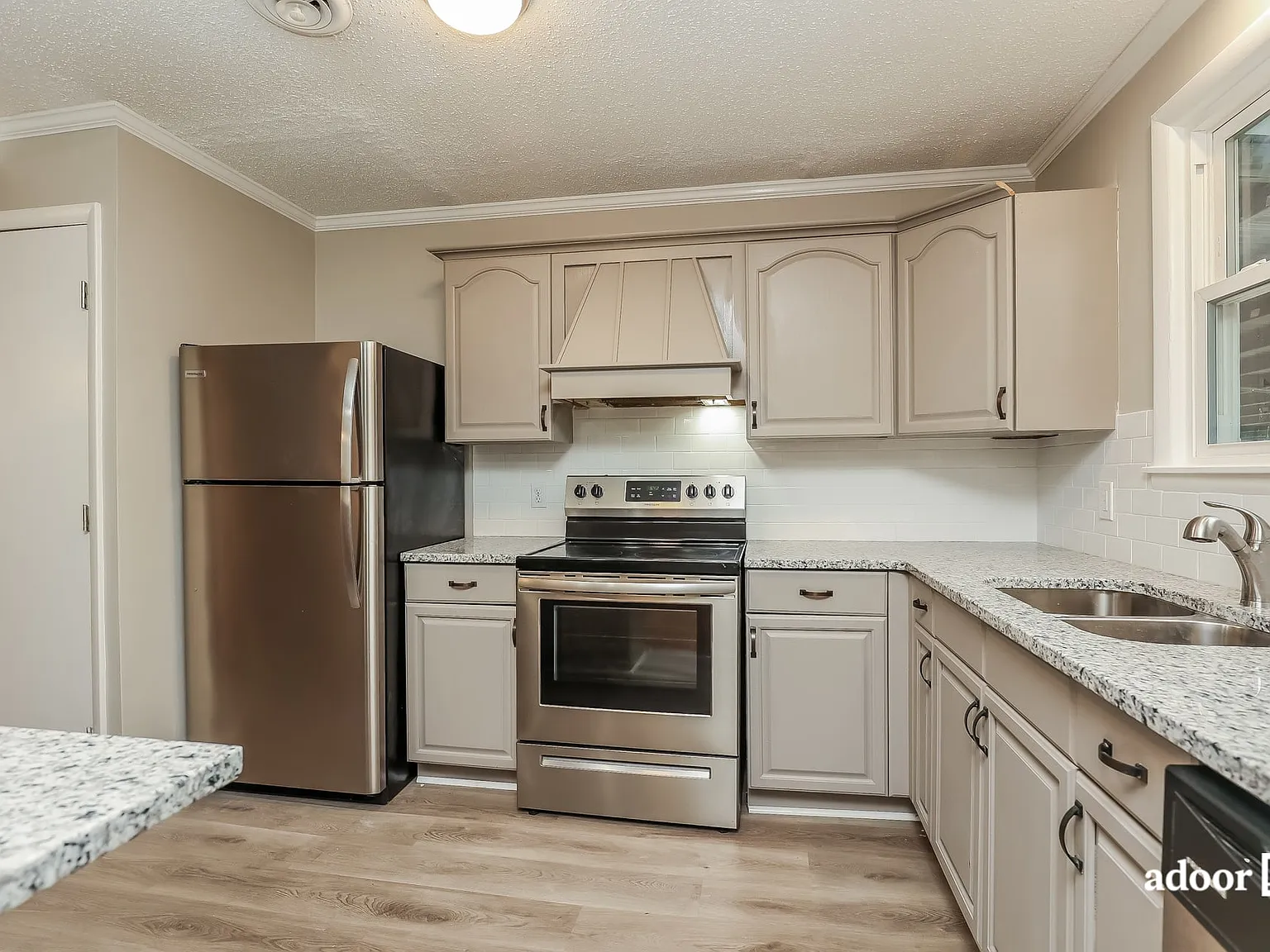 3 bed, 2.0 bath, 1138 sqft, $2,095 — Photo 3