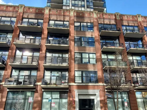 210 S Desplaines St APT 512, Chicago, IL 60661