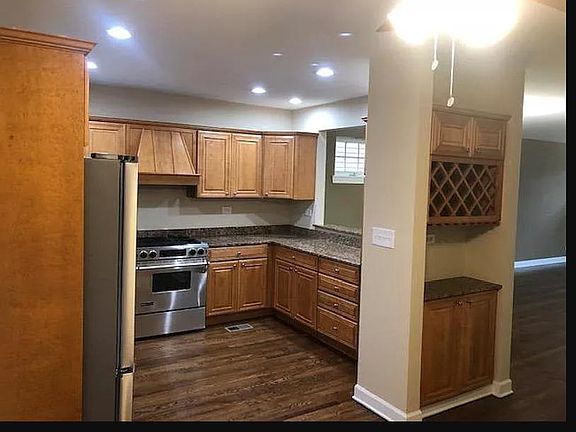 3rd image of 2045 N Honore St #1