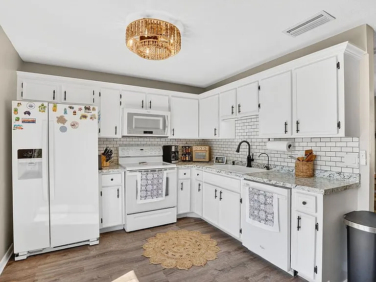 425 Via Valencia Ct — Photo 30