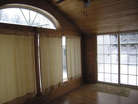 5th image of 131 Riverview Dr