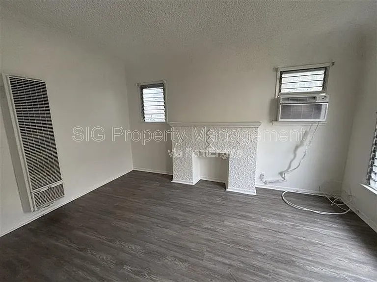 417 E Elmwood Ave #B — Photo 11
