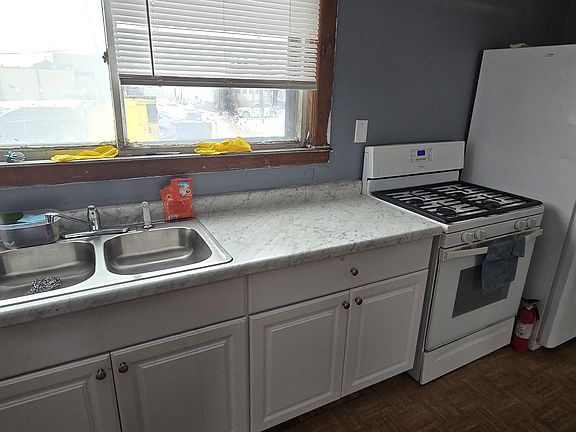 3rd image of 10224 Conant St #101