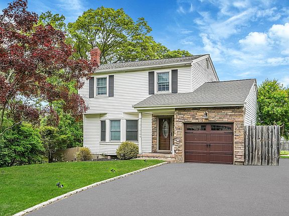 2nd image of 7 Daniel Ct