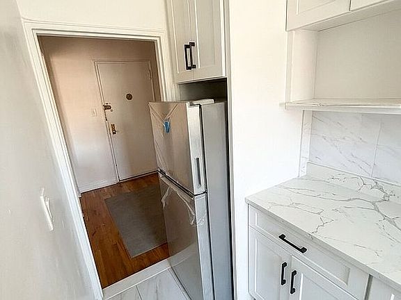 3rd image of 2727 Ocean Pkwy APT F5