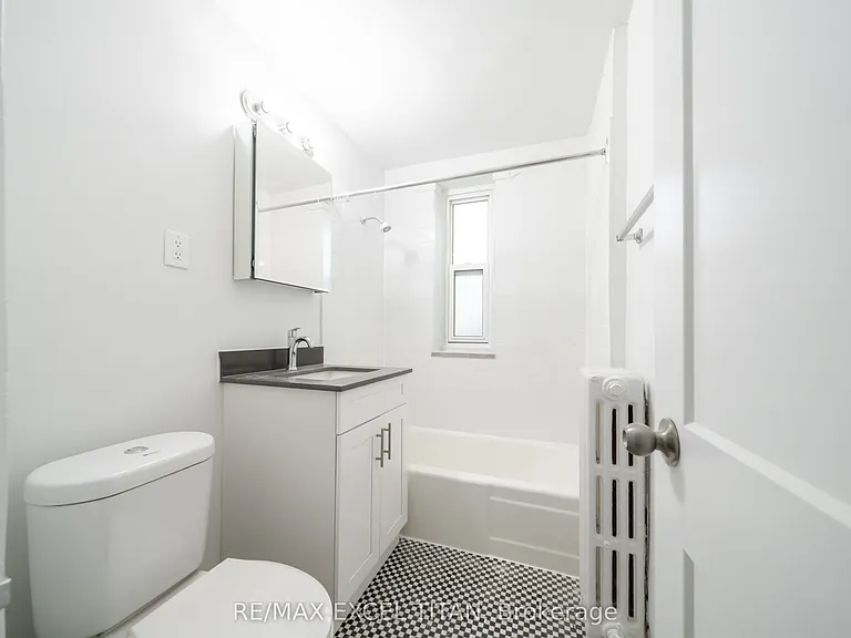 8 Mallory Gdns #4 — Photo 10