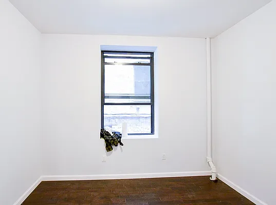 Rented by Clove Realty LLC | media 31