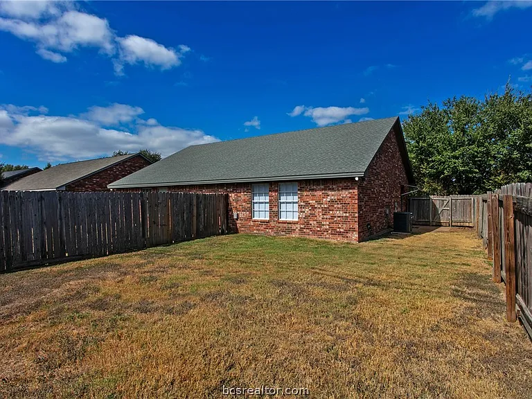 3612 Hollyhock St — Photo 17