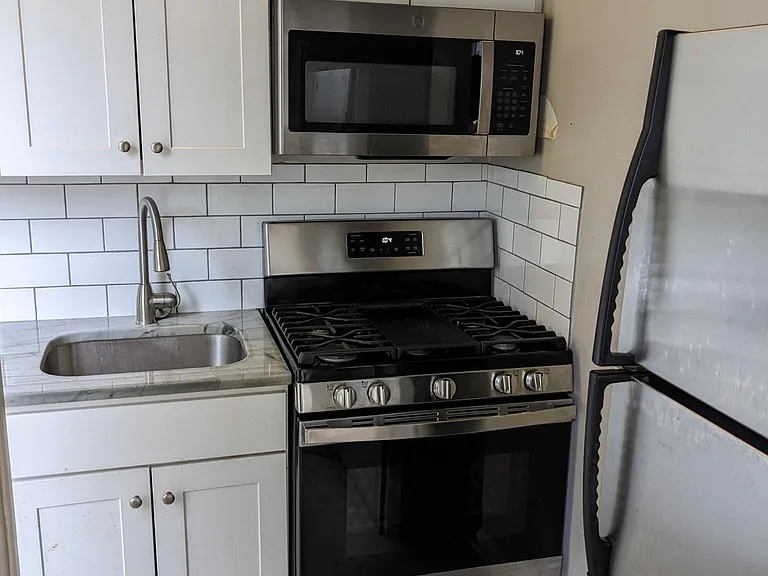 441 Pleasant St #6 — Photo 1