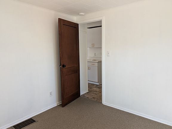 2nd image of 504 Avant Ave