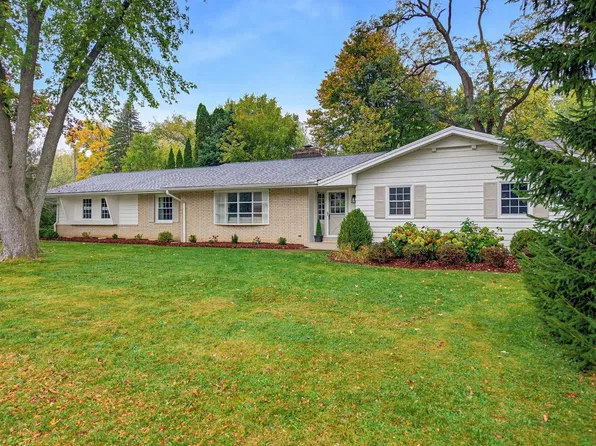 18830 Brookdale DRIVE, Brookfield, WI 53045