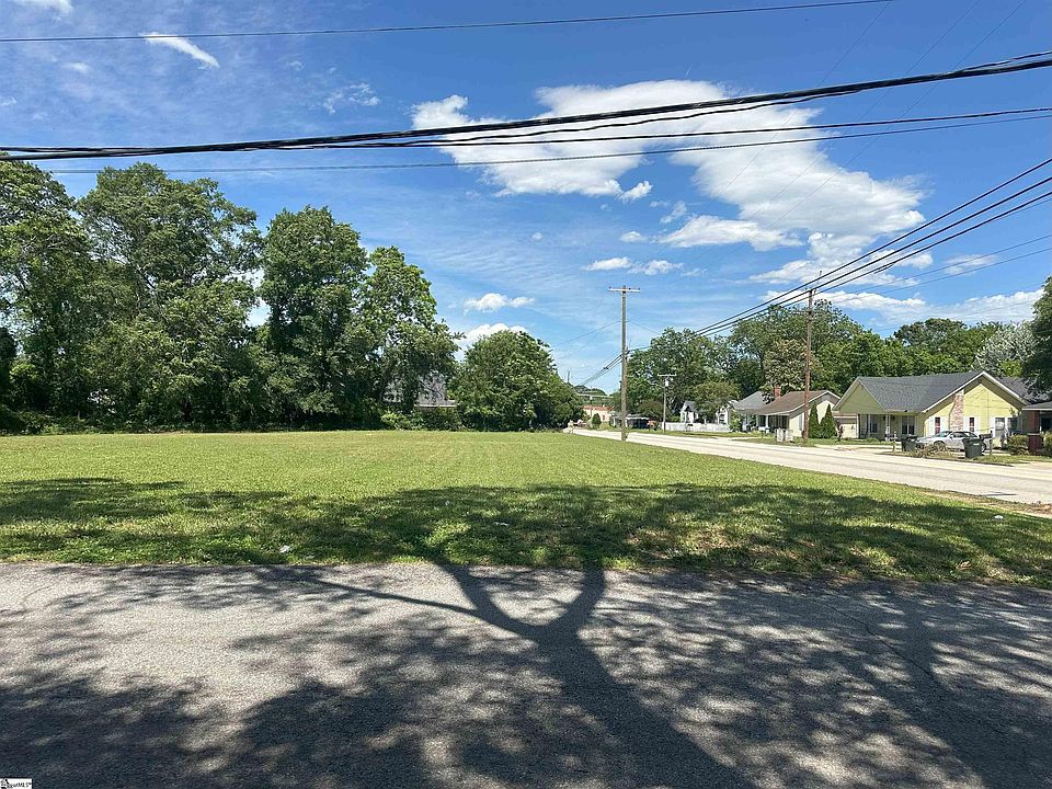 2nd image of 301 Arlington Rd