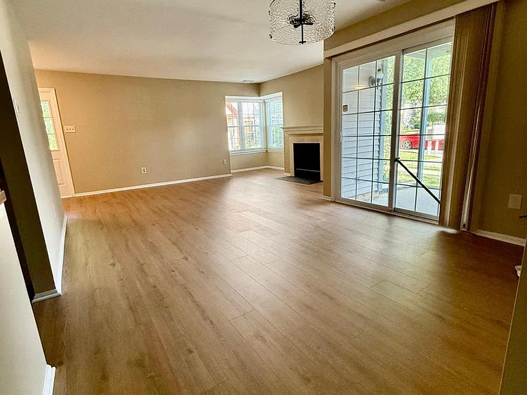 121 Andover Pl — Photo 5