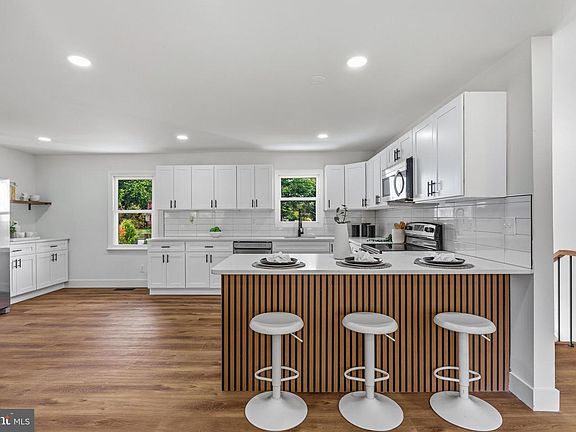 5th image of 4903 Oriole Ct