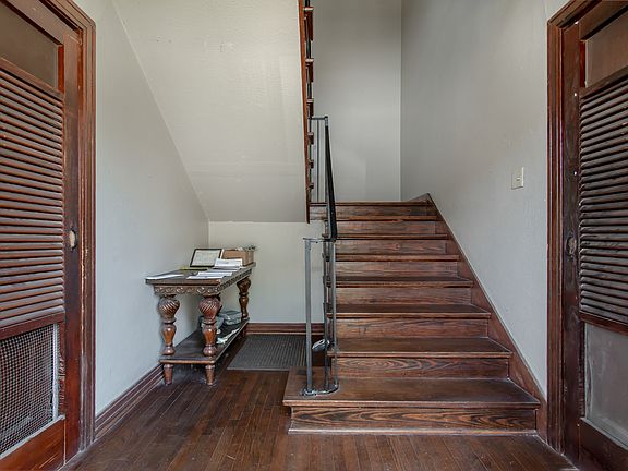 2nd image of 5920 La Vista Dr Unit 2