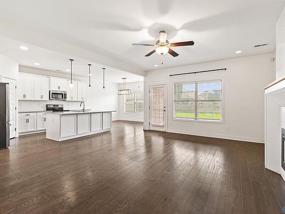 3rd image of 11006 Thorne Dr