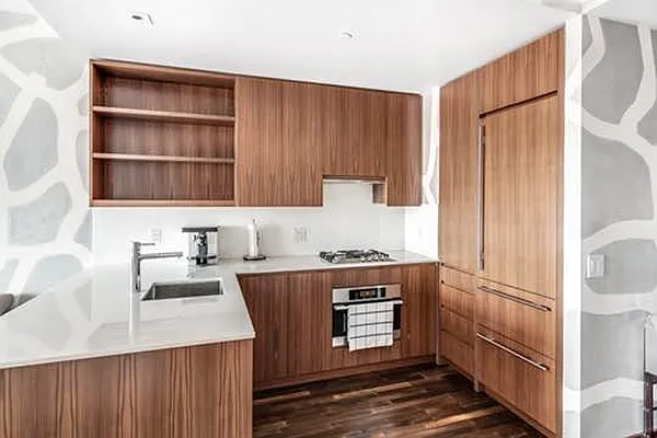 Rented by Century 21 Metropolitan | media 21