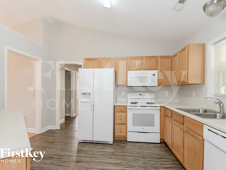 1800 Holly Crescent Ln — Photo 5