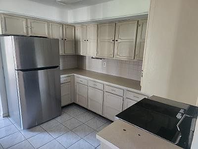 3rd image of 2902 Orange Grove Dr