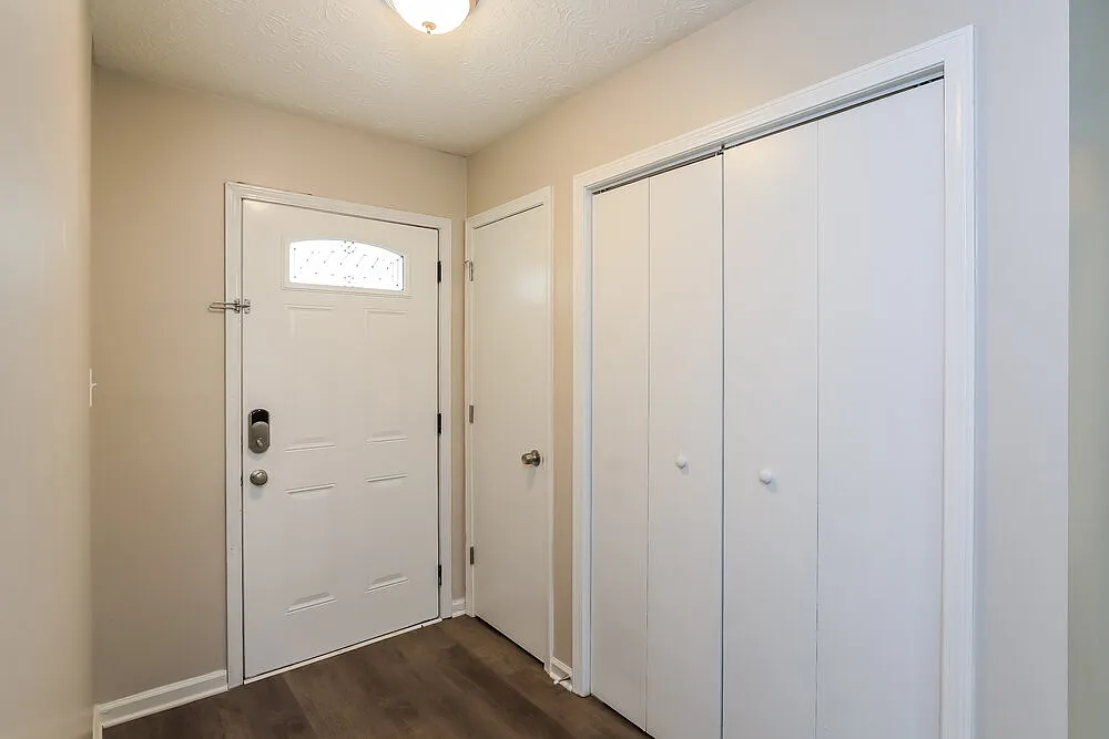 3 bed, 2.0 bath, 1328 sqft, $2,810 — Photo 3