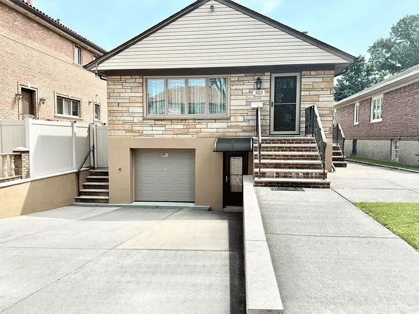 3-23 147th Pl, Flushing, NY 11357