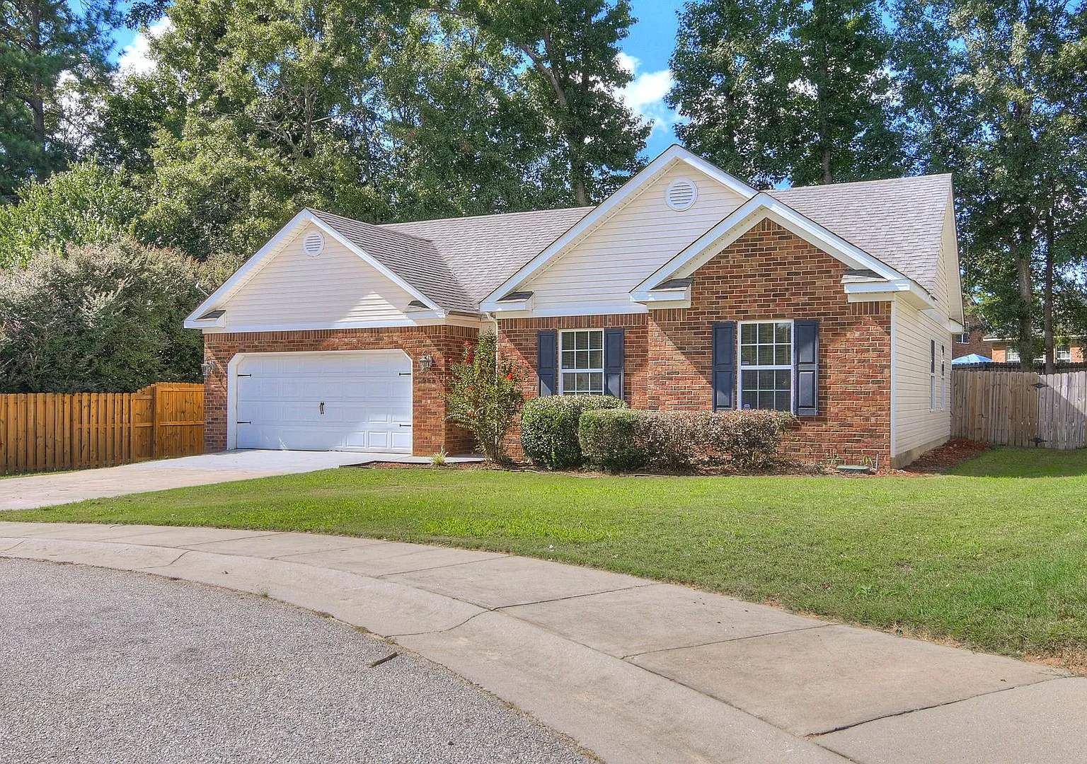 Updated 3 Bedroom 2 Bath — Photo 2