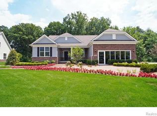 9196 Pine Valley Dr, Grand Blanc, MI 48439