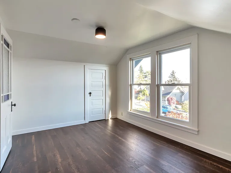 515 32nd Ave S — Photo 12