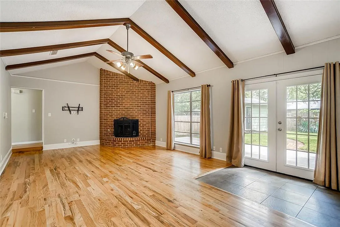 3 bed, 2.0 bath, 1340 sqft, $2,500 — Photo 2