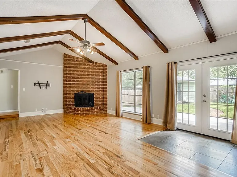 1703 Cannonwood Ln — Photo 2